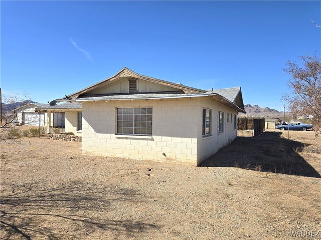 1417 S Canelo Road, Golden Valley, AZ 86413