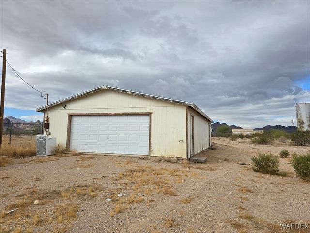1417 S Canelo Road, Golden Valley, AZ 86413