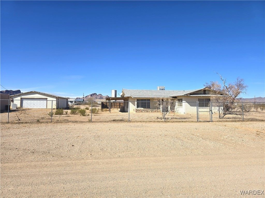 1417 S Canelo Road, Golden Valley, AZ 86413
