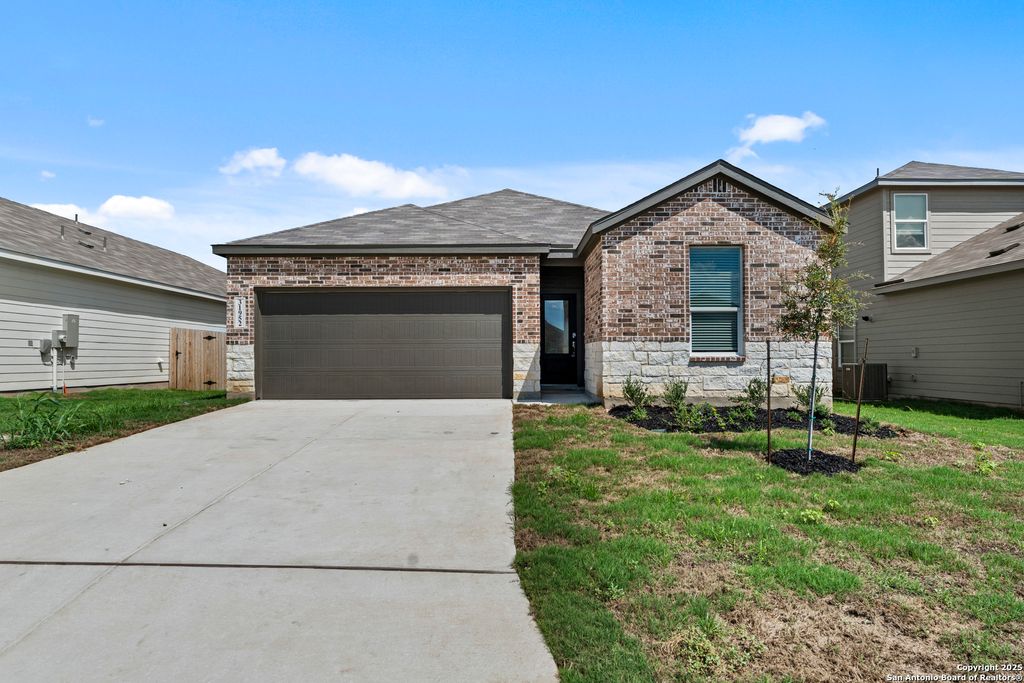 31952 Ambrose St, Bulverde, TX 78163