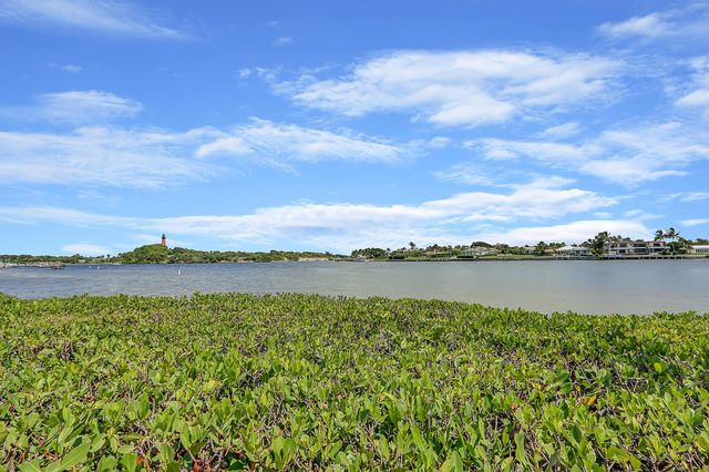755 Saturn Street E204, Jupiter, FL 33477