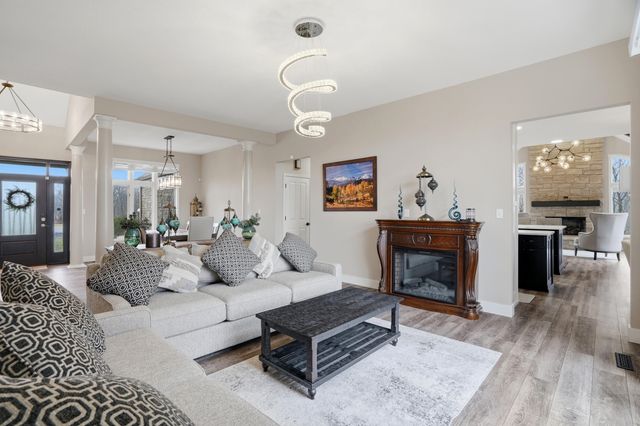 1740 W RIVER BLUFF CT, Columbia, MO 65201