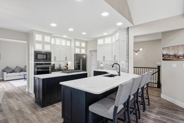 1740 W RIVER BLUFF CT, Columbia, MO 65201