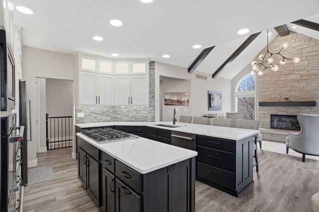 1740 W RIVER BLUFF CT, Columbia, MO 65201