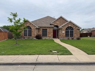1541 Mountain Laurel Lane, Desoto, TX 75115