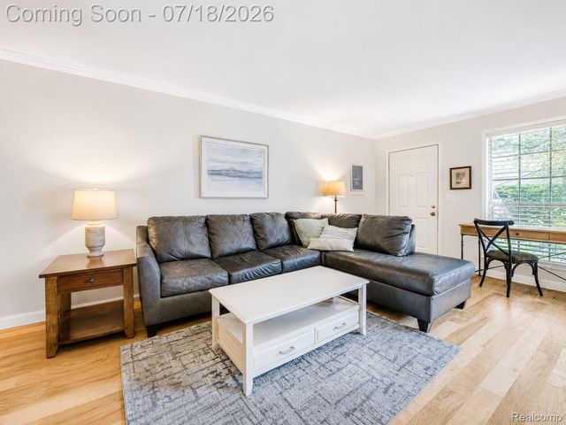 30 Pine Tree Ridge Drive 2, Waterford Charter Township, MI 48327