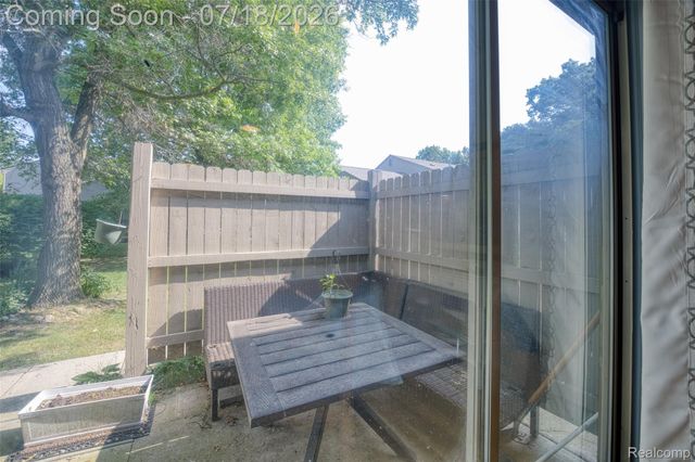 30 Pine Tree Ridge Drive 2, Waterford Charter Township, MI 48327