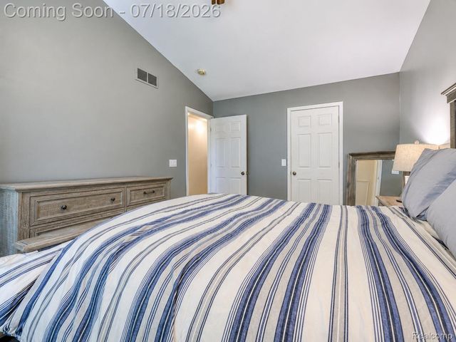 30 Pine Tree Ridge Drive 2, Waterford Charter Township, MI 48327