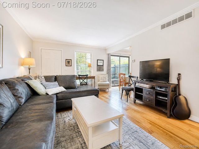 30 Pine Tree Ridge Drive 2, Waterford Charter Township, MI 48327