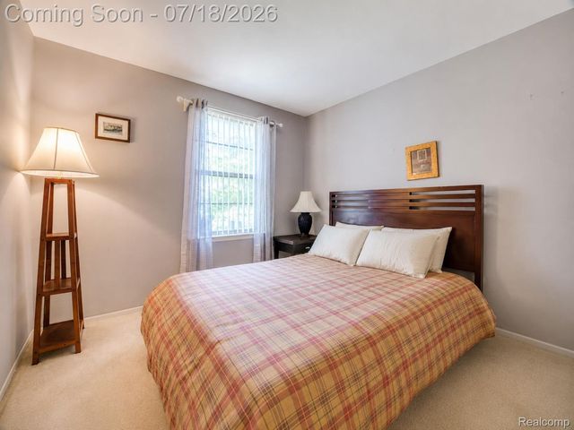 30 Pine Tree Ridge Drive 2, Waterford Charter Township, MI 48327