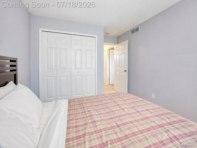 30 Pine Tree Ridge Drive 2, Waterford Charter Township, MI 48327