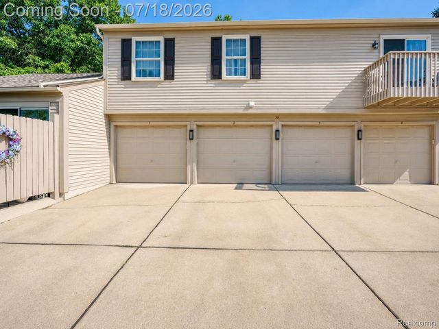 30 Pine Tree Ridge Drive 2, Waterford Charter Township, MI 48327