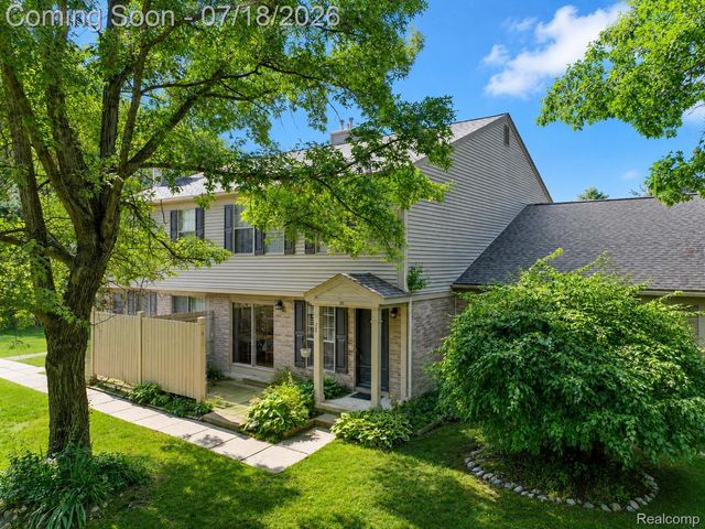 30 Pine Tree Ridge Drive 2, Waterford Charter Township, MI 48327