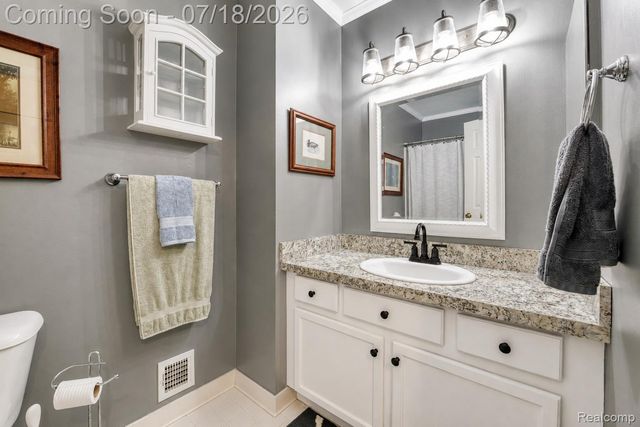 30 Pine Tree Ridge Drive 2, Waterford Charter Township, MI 48327
