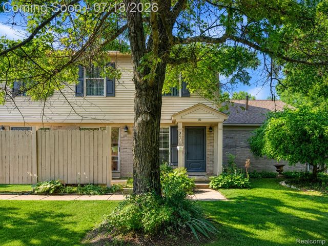 30 Pine Tree Ridge Drive 2, Waterford Charter Township, MI 48327