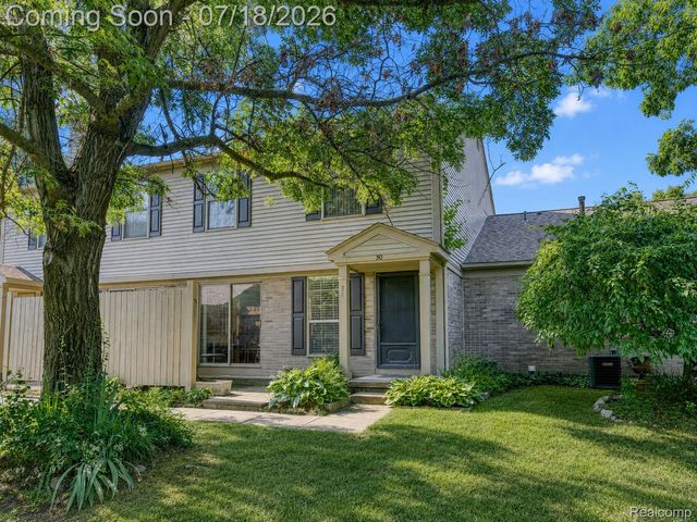 30 Pine Tree Ridge Drive 2, Waterford Charter Township, MI 48327