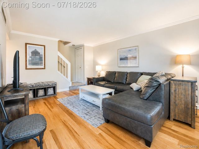 30 Pine Tree Ridge Drive 2, Waterford Charter Township, MI 48327