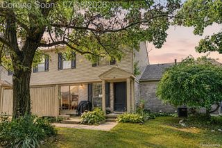 30 Pine Tree Ridge Drive 2, Waterford Charter Township, MI 48327
