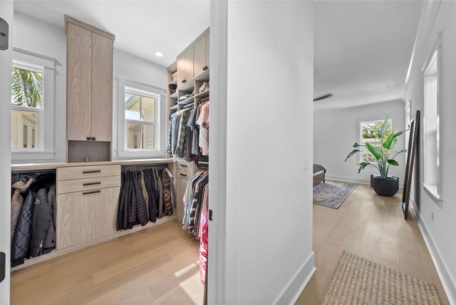 321 12TH AVENUE NE, St Petersburg, FL 33701