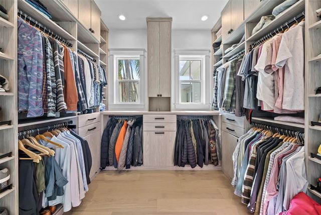 321 12TH AVENUE NE, St Petersburg, FL 33701