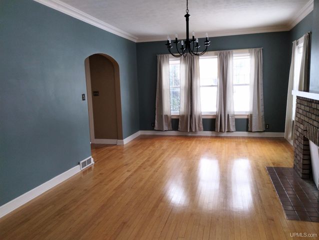 804 S 13th Street, Escanaba, MI 49829