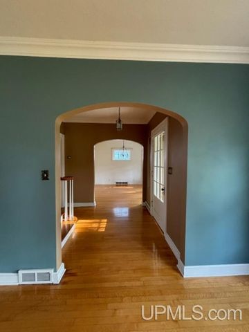 804 S 13th Street, Escanaba, MI 49829