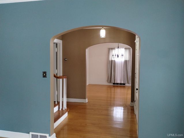 804 S 13th Street, Escanaba, MI 49829