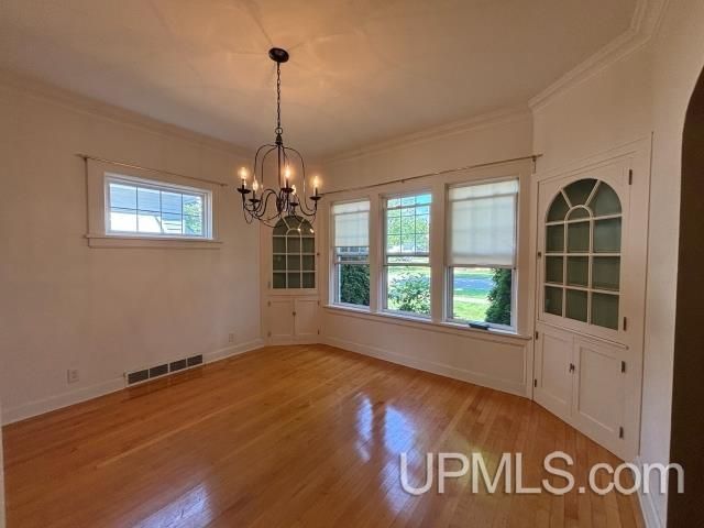 804 S 13th Street, Escanaba, MI 49829