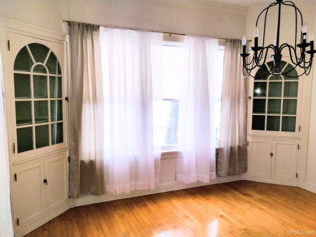 804 S 13th Street, Escanaba, MI 49829