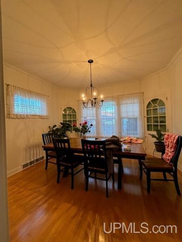 804 S 13th Street, Escanaba, MI 49829