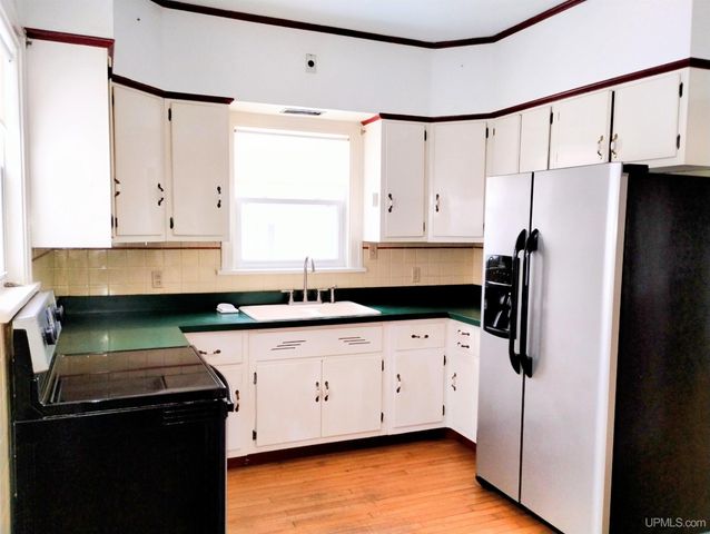 804 S 13th Street, Escanaba, MI 49829