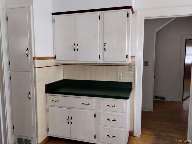 804 S 13th Street, Escanaba, MI 49829