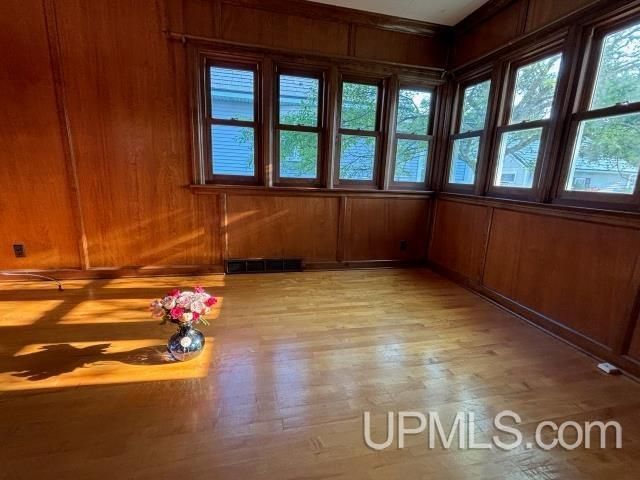 804 S 13th Street, Escanaba, MI 49829