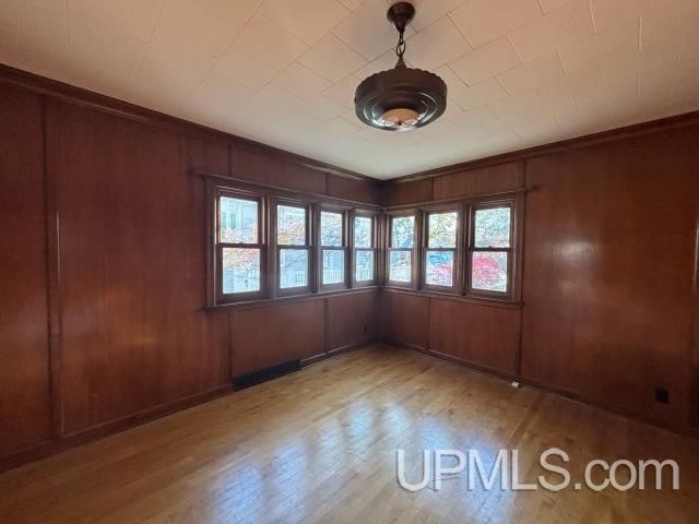 804 S 13th Street, Escanaba, MI 49829