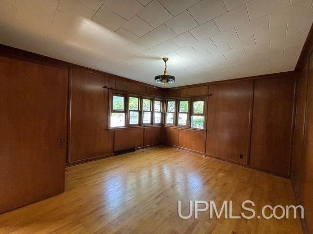 804 S 13th Street, Escanaba, MI 49829