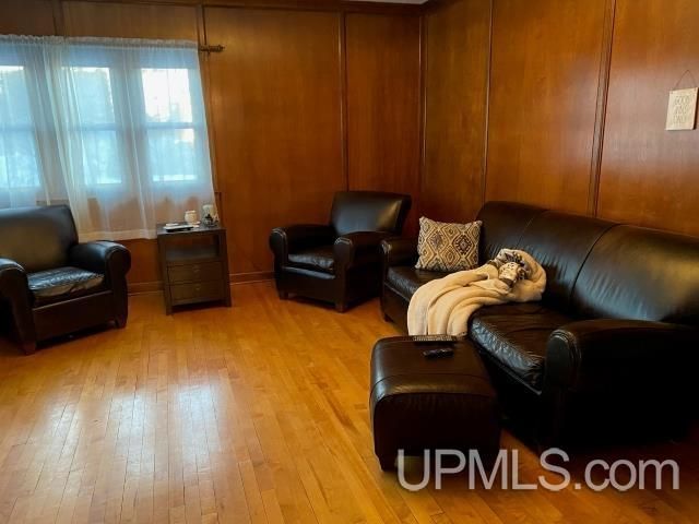 804 S 13th Street, Escanaba, MI 49829