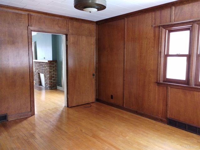 804 S 13th Street, Escanaba, MI 49829