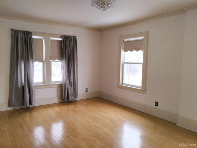 804 S 13th Street, Escanaba, MI 49829