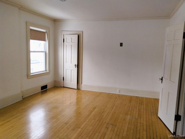 804 S 13th Street, Escanaba, MI 49829