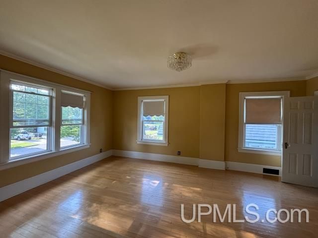 804 S 13th Street, Escanaba, MI 49829