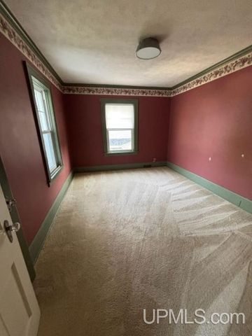 804 S 13th Street, Escanaba, MI 49829