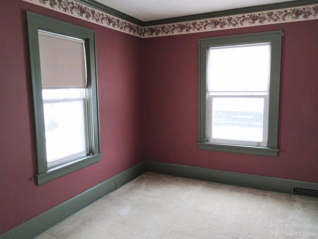 804 S 13th Street, Escanaba, MI 49829