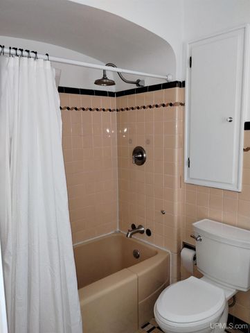 804 S 13th Street, Escanaba, MI 49829