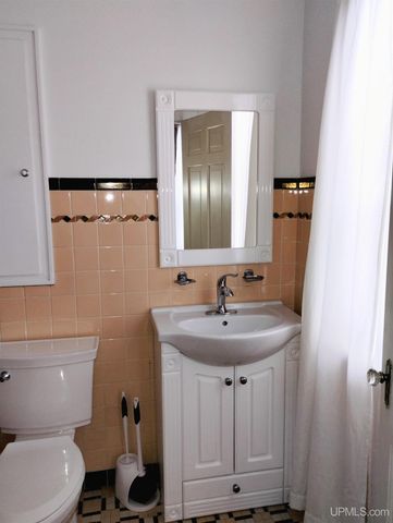 804 S 13th Street, Escanaba, MI 49829