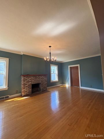 804 S 13th Street, Escanaba, MI 49829