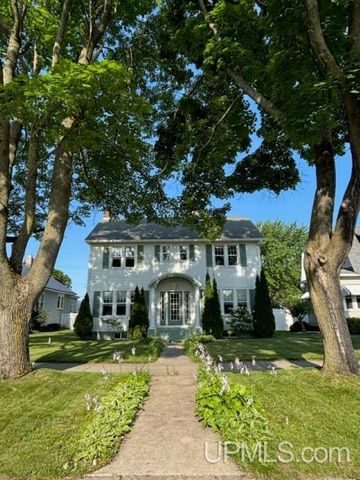 804 S 13th Street, Escanaba, MI 49829