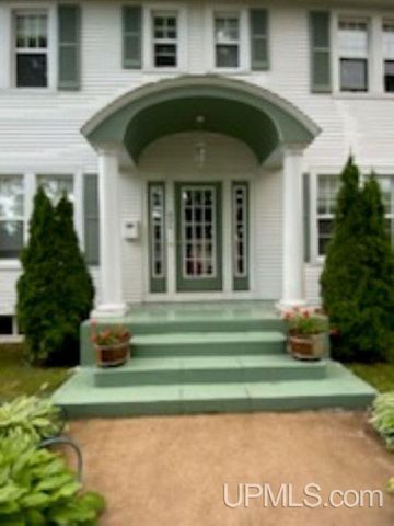 804 S 13th Street, Escanaba, MI 49829