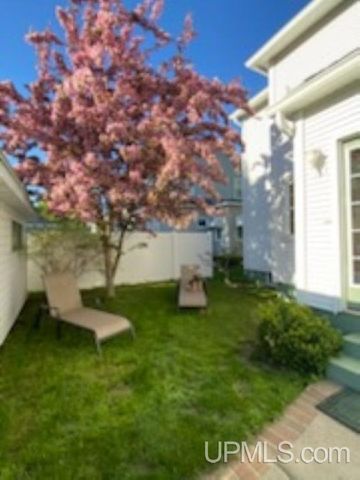 804 S 13th Street, Escanaba, MI 49829