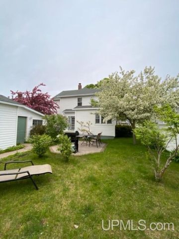 804 S 13th Street, Escanaba, MI 49829