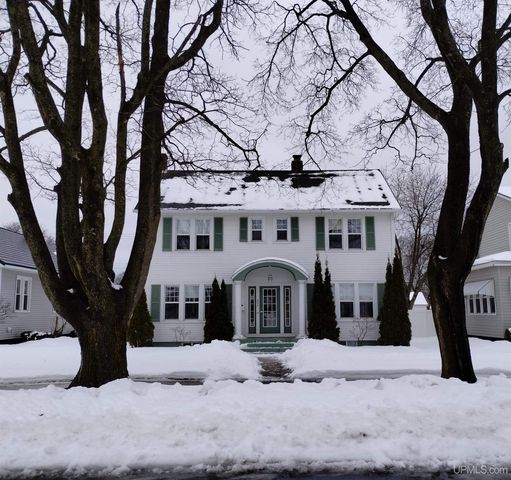 804 S 13th Street, Escanaba, MI 49829
